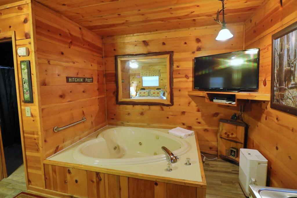 Alpine Mountain Sweetheart Cabin Jacuzzi #8 Helen Εξωτερικό φωτογραφία